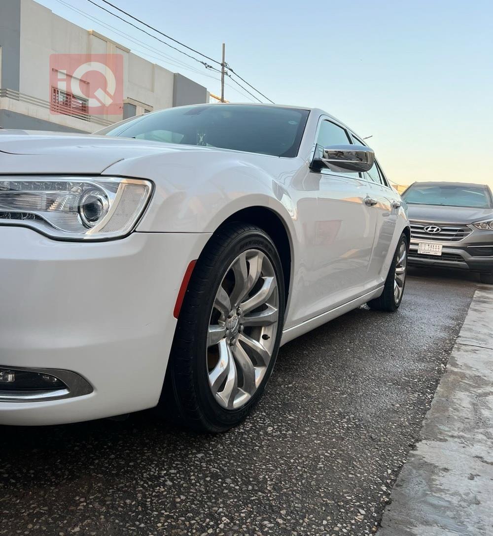 کرایسلەر 300